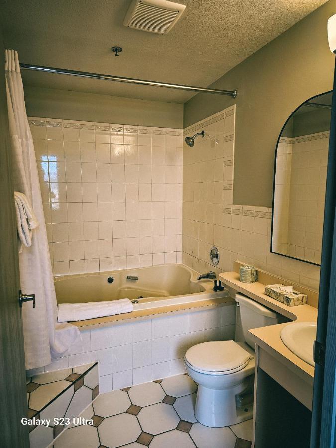 The Baker Hotel クランブルック エクステリア 写真